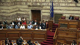 El Parlamento griego respalda las exigencias de los acreedores para iniciar un tercer rescate