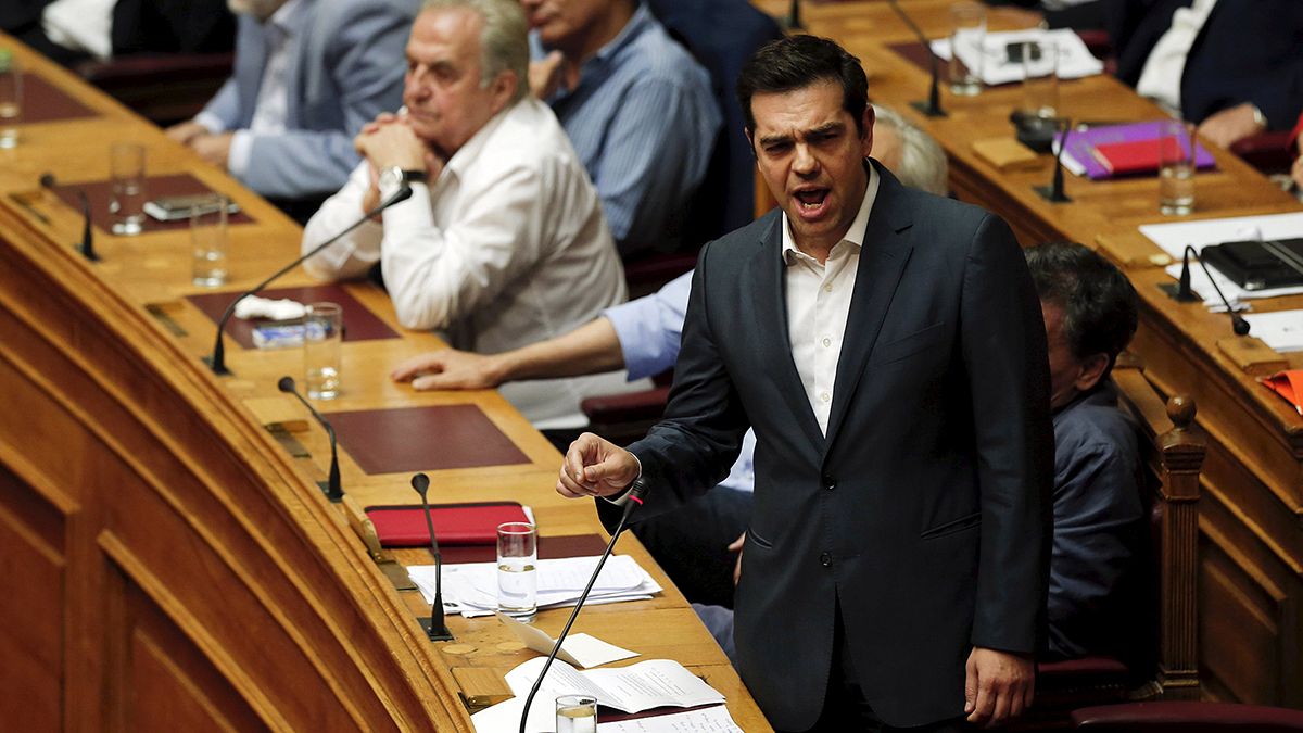 Syriza reform paketi oylamasında kan kaybetti