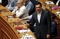 رئيس الوزراء اليوناني يواجه معارضة في صلب حزبه