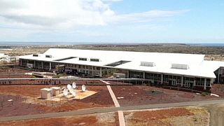 Galapagos: sun and wind power world's 1st 'green' airport