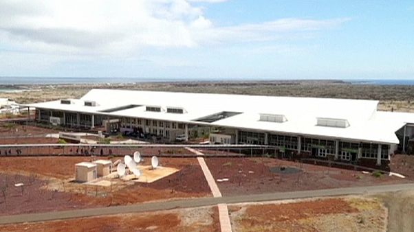 Megnyílt az első "zöld" reptér a Galápagos-szigeteken Megnyílt az első "zöld" reptér a Galápagos-szigeteken