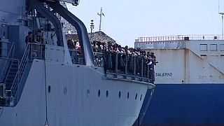 Terhes migráns nőket mentettek ki a Földközi-tengerből nemzetközi hajók