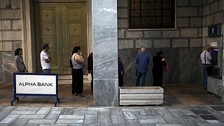 Hétfőn nyitnak a bankok Görögországban