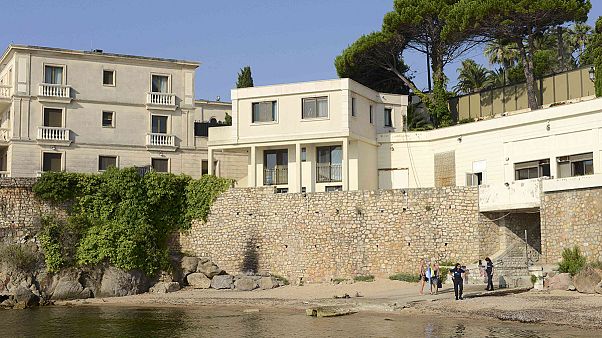 El veraneo de la familia real saudí a Francia obliga a cerrar una playa nudista El veraneo de la familia real saudí a Francia obliga a cerrar una playa nudista