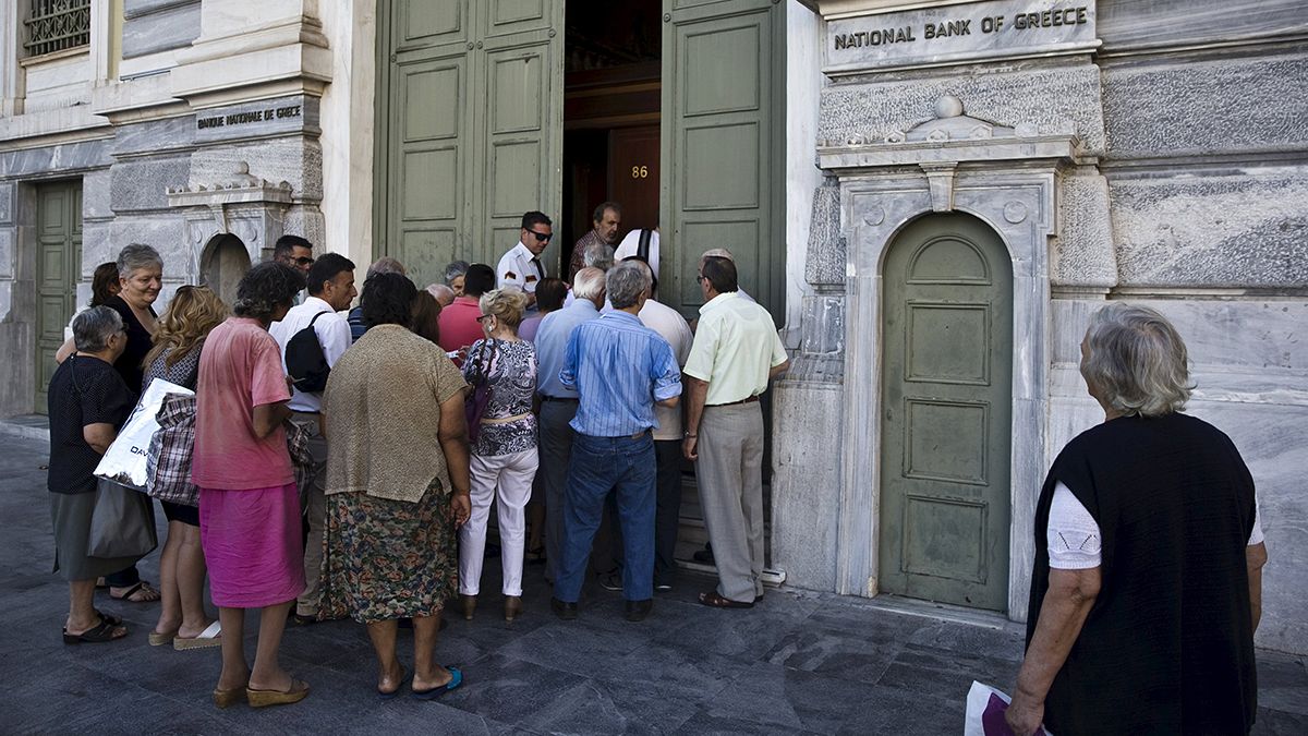 Grecia: governo inizia pagamenti a creditori. Dopo tre settimane riaprono le banche
