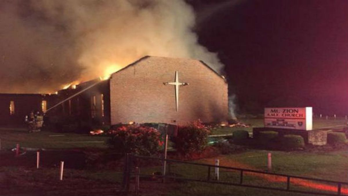 Amerikalı Müslümanlar yanan kiliseler için para topladı