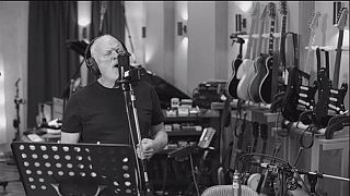 David Gilmour Fransız gar cıngılından şarkı yaptı