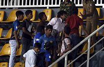 Jogo de críquete entre Sri Lanka e Paquistão interrompido devido a confrontos