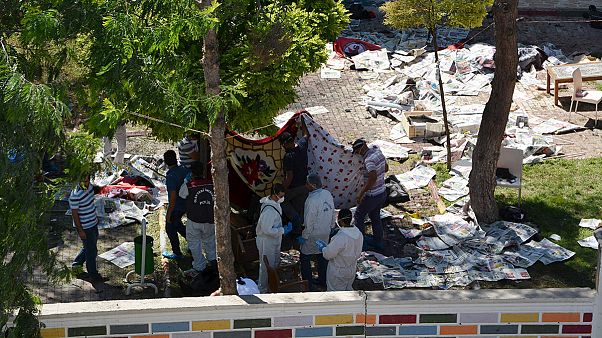 Un ataque contra un grupo de activistas deja 31 muertos en el sureste de Turquía Un ataque contra un grupo de activistas deja 31 muertos en el sureste de Turquía