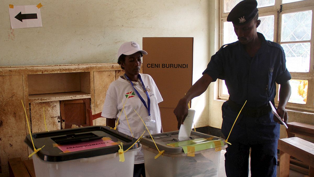 Burundi elige presidente en plena escalada de violencia