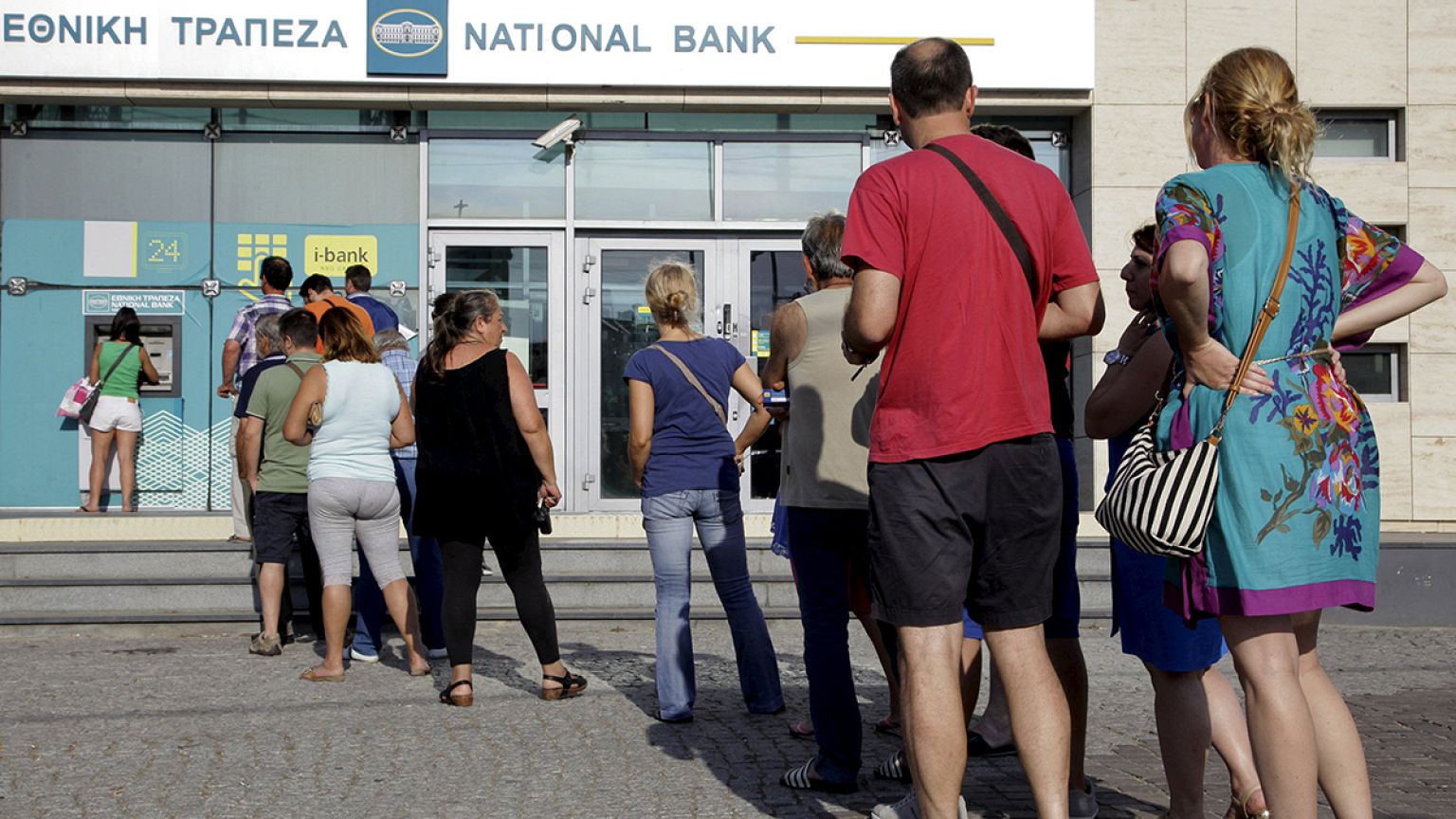 Ελλάδα: «Κούρεμα» στις καταθέσεις; - Τι προβλέπει η οδηγία BRRD που ψηφίστηκε από τη βουλή