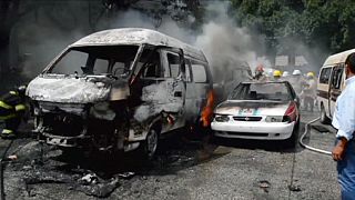 Folyt a vér és lángoltak az autók két mexikói taxis szervezet összecsapása után
