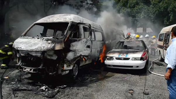 Batalla campal entre taxistas mexicanos en Chilpancingo Batalla campal entre taxistas mexicanos en Chilpancingo