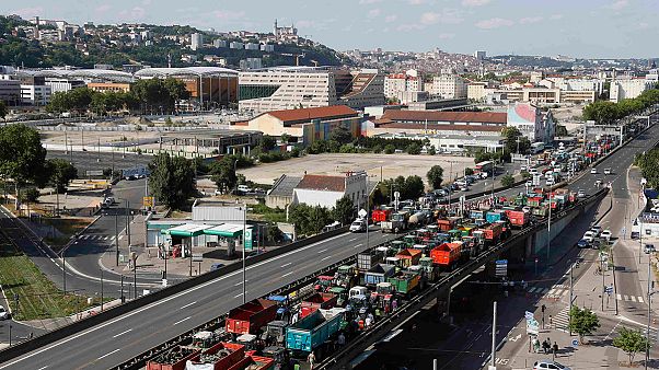 Óriási közlekedési dugókat okoznak a francia gazdák megmozdulásaikkal országszerte Óriási közlekedési dugókat okoznak a francia gazdák megmozdulásaikkal országszerte