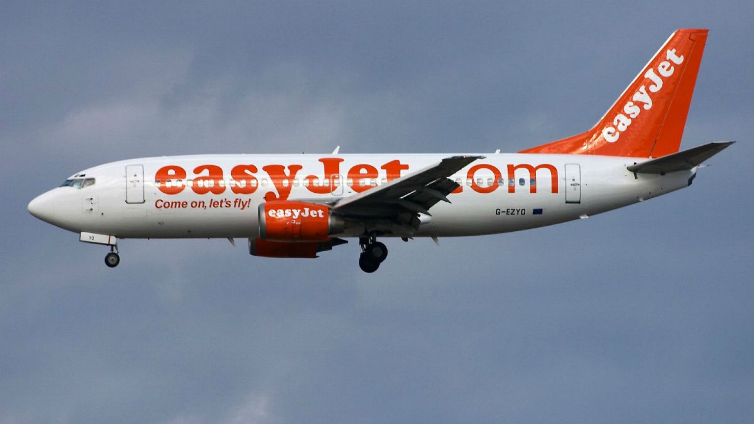 EasyJet olmayan koltukları satmakla suçlanıyor
