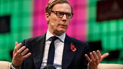 Image: Cambridge Analytica CEO Alexander Nix speaks during the Web Summit