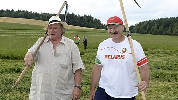 Gérard Depardieu semeia a discórdia ao lado de Lukashenko