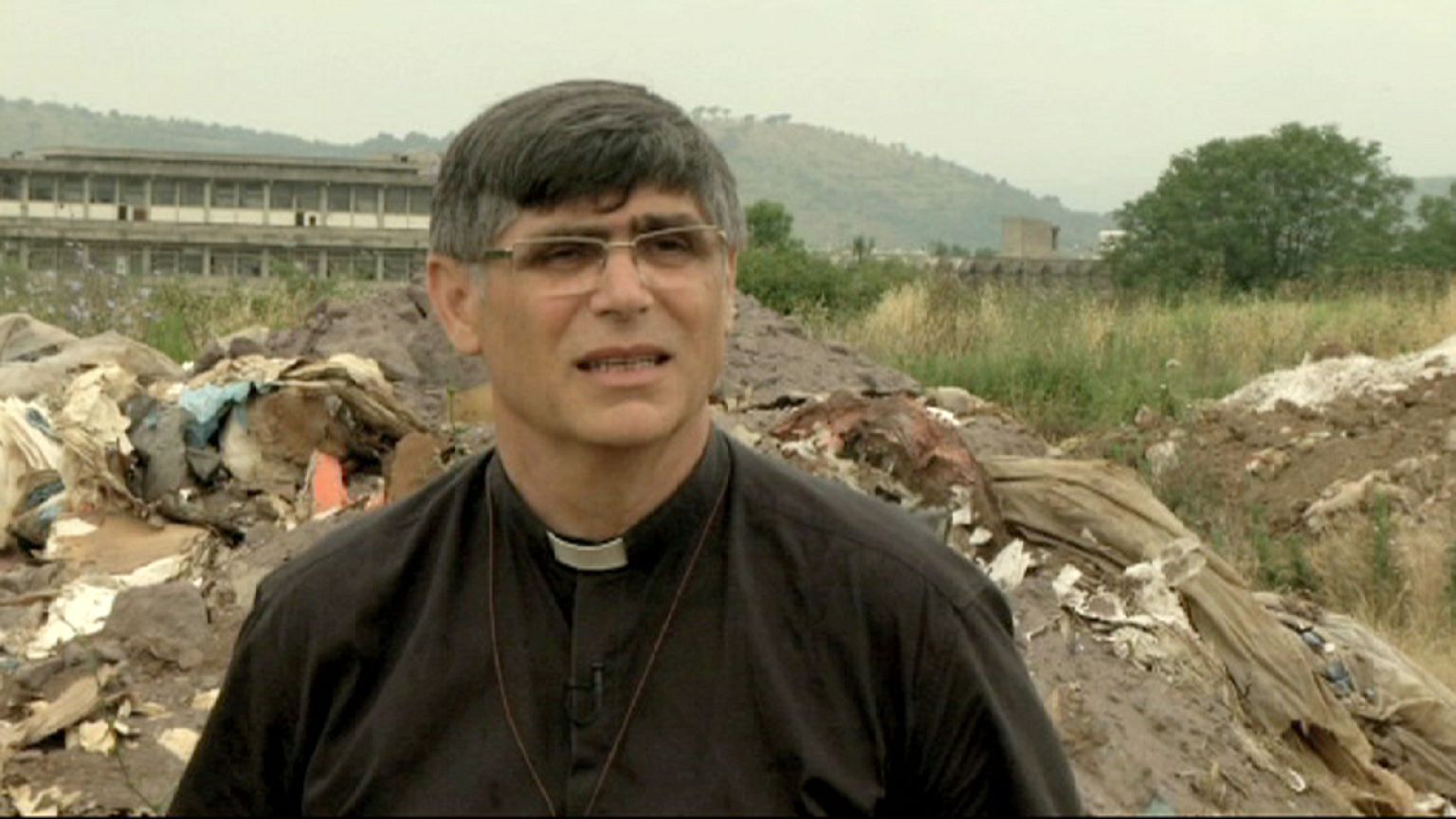 Padre Maurizio Patriciello: l'industria è responsabile quanto la Camorra del traffico di rifiuti