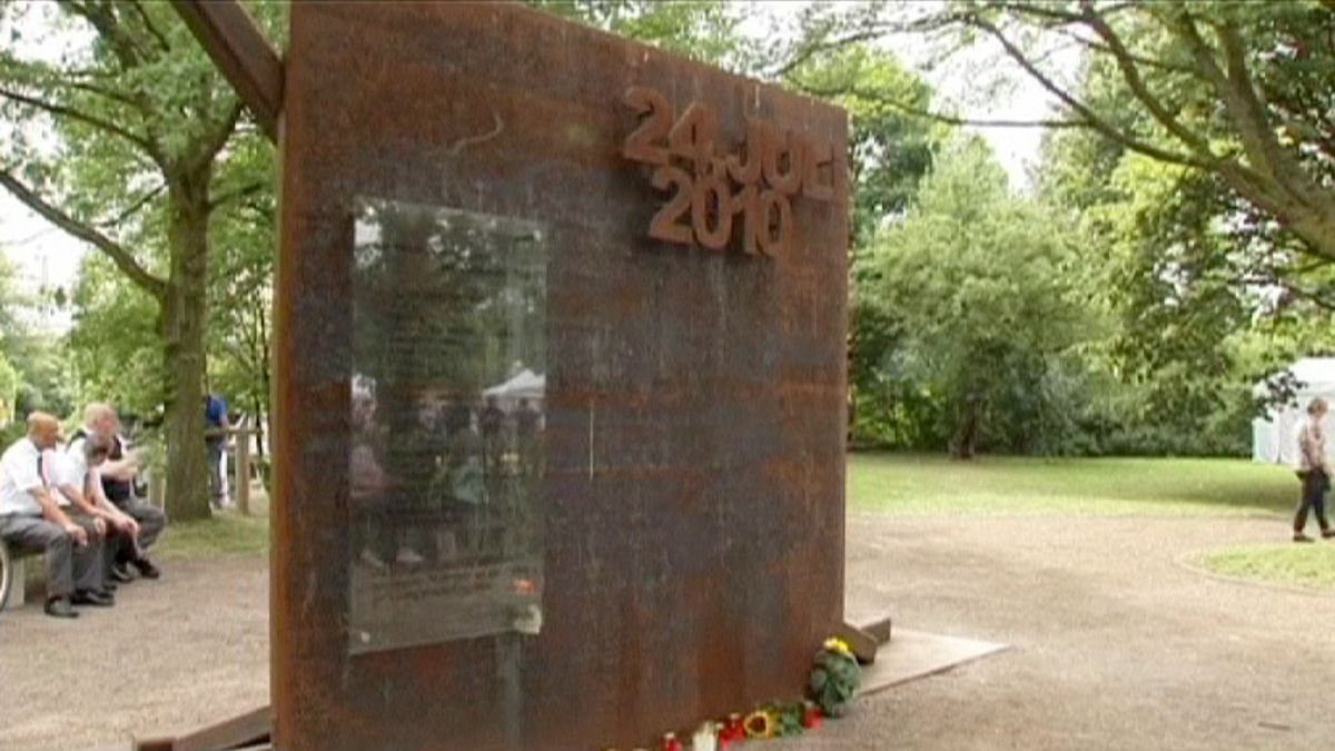 Una stele e una cerimonia: Duisburg ricorda i morti della Love Parade