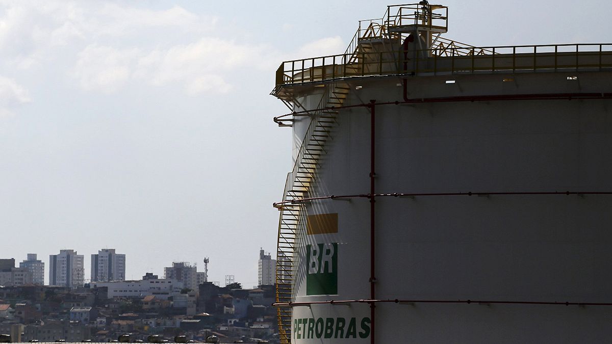Бразилия: топ-менеджеры Petrobras понесли чемоданы в тюрьму
