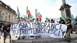 Dos manifestaciones en Polonia pro y contra la acogida de refugiados