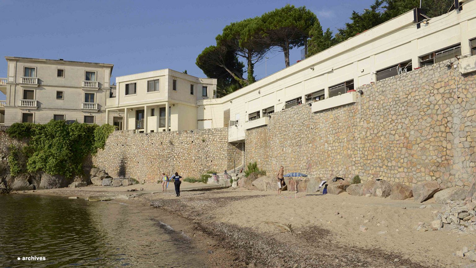 Il re saudita manda in tilt la Costa Azzurra. Arrivano le petizioni contro la spiaggia off-limits