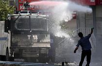 Турция: полиция разгоняет демонстрации протеста