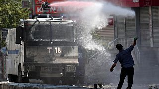 Polícia turca usa da força para dispersar concentrações