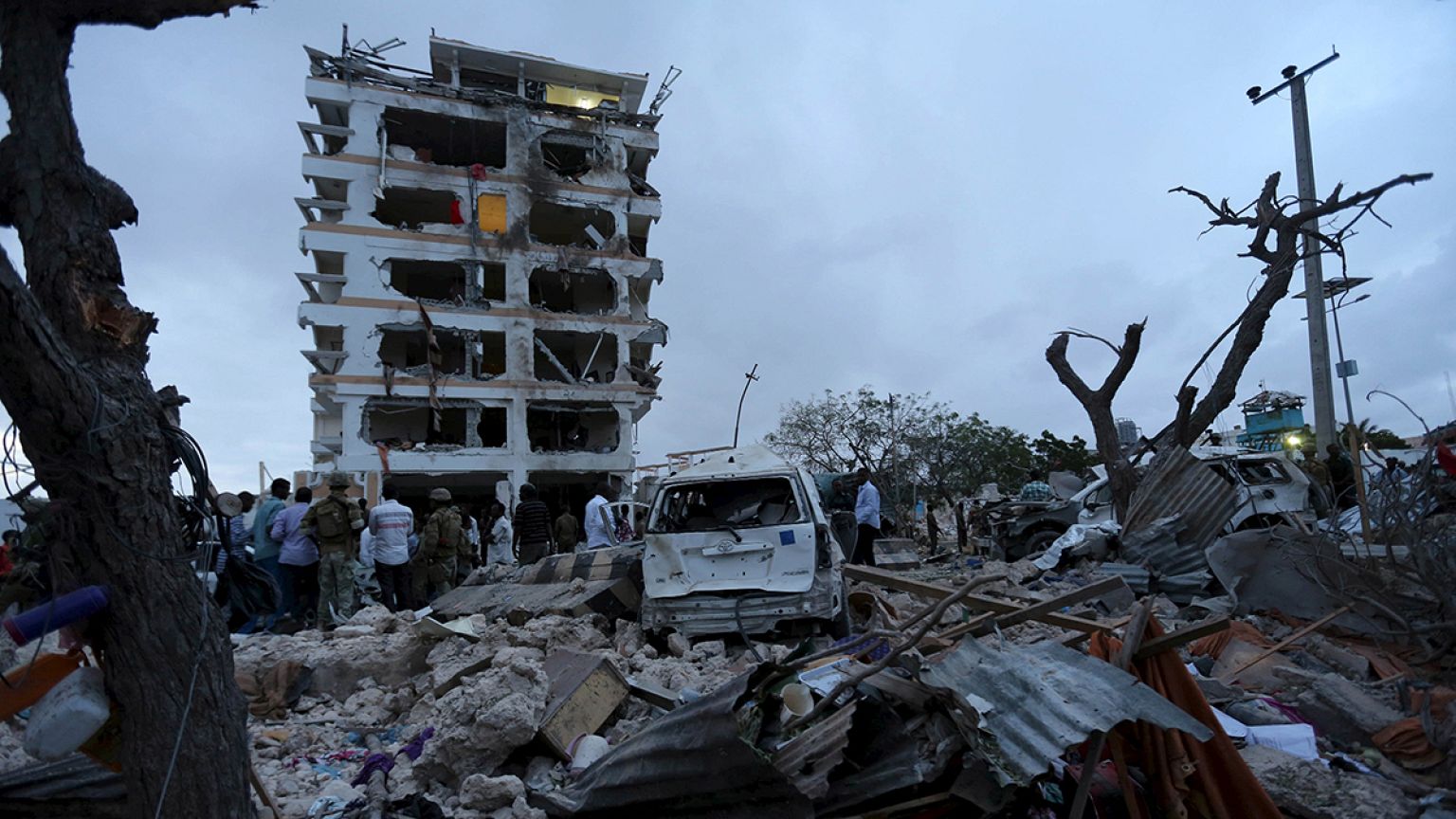 Al menos 13 muertos tras el ataque de Al Shabab contra un hotel de Somalia