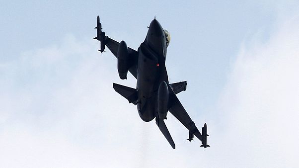 الجيش التركي يقصف اهدافا كردية في شمال سوريا والعراق الجيش التركي يقصف اهدافا كردية في شمال سوريا والعراق
