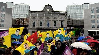 Manifestantes pro PKK en Bruselas contra la ruptura del proceso de paz