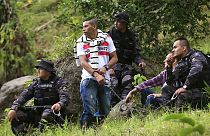 Colômbia: Governo desenterra desaparecidos e negoceia paz com as FARC