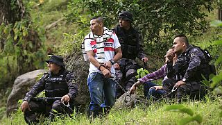 Colômbia: Governo desenterra desaparecidos e negoceia paz com as FARC