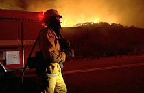 اجلاء مئات السكان في كاليفورنيا جراء حرائق الغابات