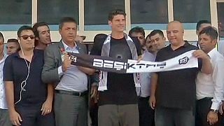 Germany striker Mario Gomez joins Besiktas