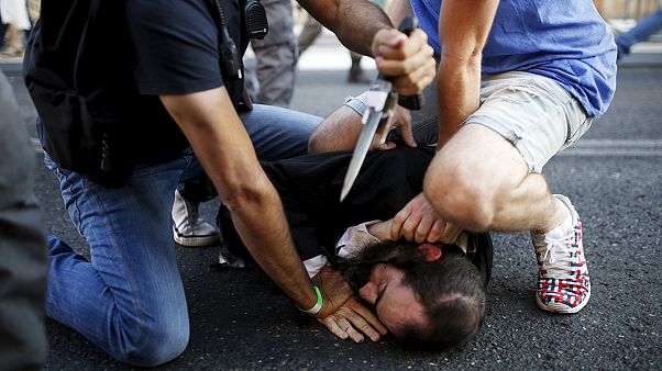 Jerusalém: Seis participantes no desfile "gay pride" esfaqueados Jerusalém: Seis participantes no desfile "gay pride" esfaqueados