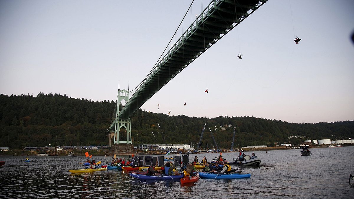 Greenpeace protest halts icebreaker in Oregon