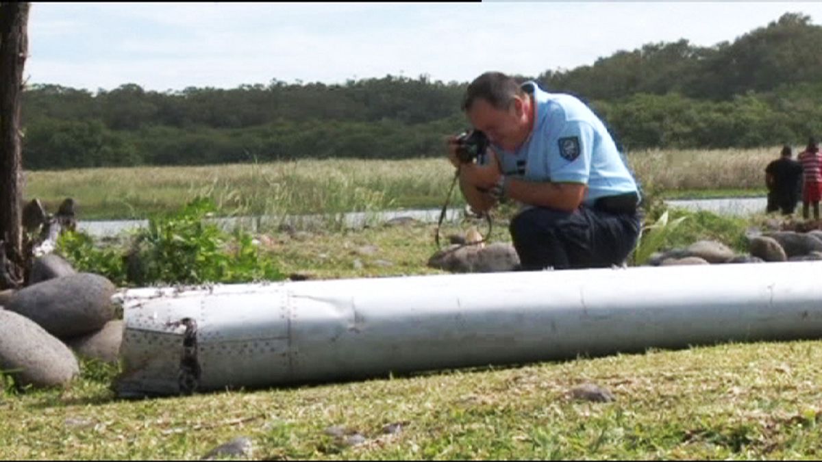 Загадка МН370: специалисты готовятся исследовать найденный на Реюньоне обломок самолета