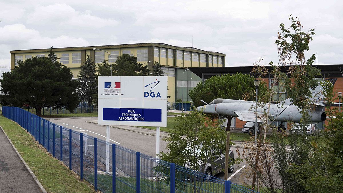 Обломок "Боинга", найденный на Реюньоне, доставлен во Францию