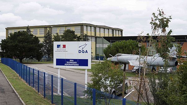 Destroços de Boeing 777 encontrados na ilha da Reunião já chegaram a Paris Destroços de Boeing 777 encontrados na ilha da Reunião já chegaram a Paris