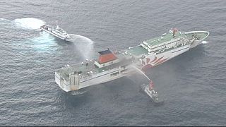 Giappone, traghetto in fiamme: ancora disperso un membro equipaggio. Tutti salvi i passeggeri