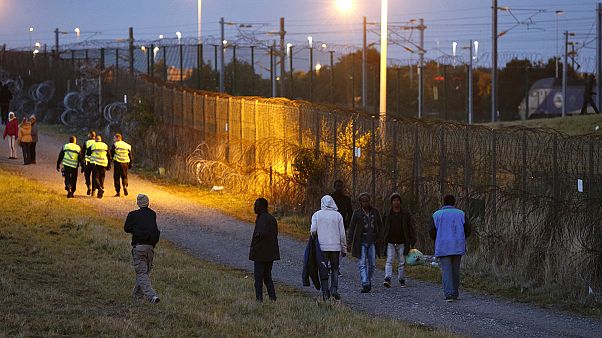 Calais'de göçmen tansiyonu geriledi Calais'de göçmen tansiyonu geriledi