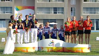 Пятая медаль Джо Коннора Фрейзера, победы Франции и Норвегии в легкоатлетических эстафетах