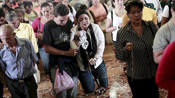 Prozession in Costa Rica: Auf Knien in die Kirche Prozession in Costa Rica: Auf Knien in die Kirche