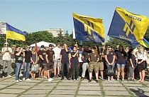 Az ukrán hadsereg kivonása ellen tüntettek Mariupolban