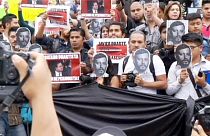 A megölt fotóriporter arcképével tüntettek Mexikóvárosban