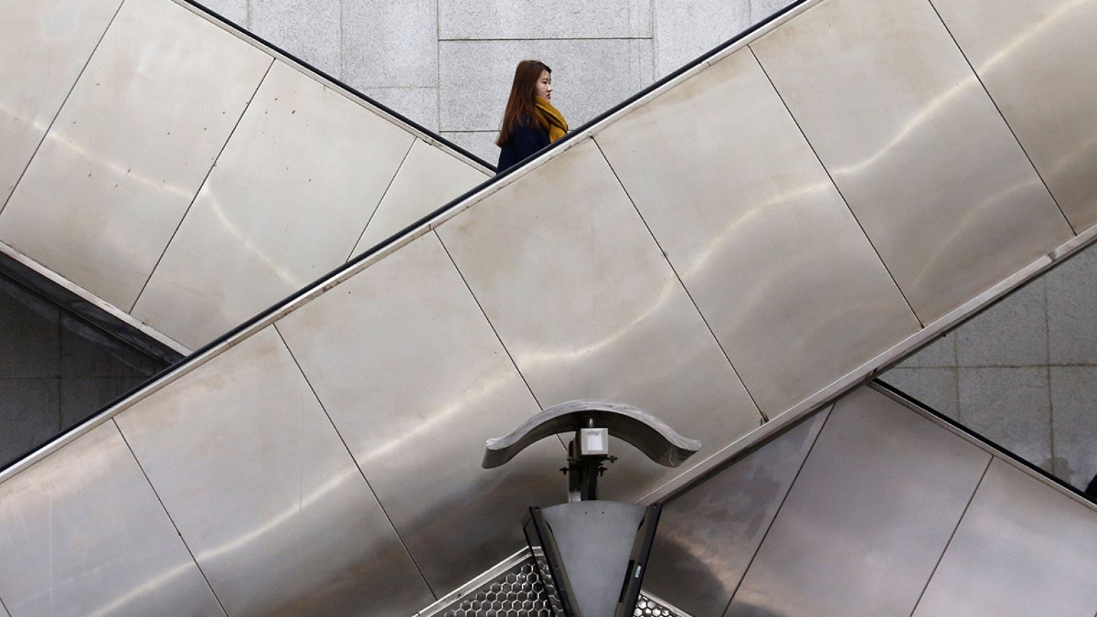 Man loses leg in China's third escalator accident in a week