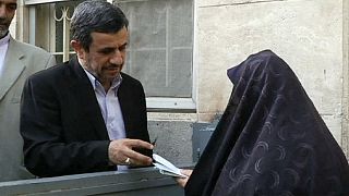 Iran, Ahmadinejad saggia il terreno per un possibile ritorno alla politica