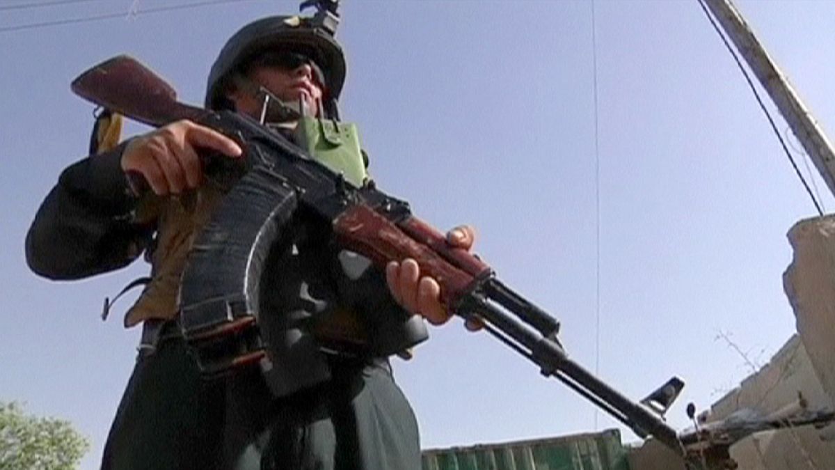 Afghanistan: Selbstmordattentäter attackieren Polizeistationen