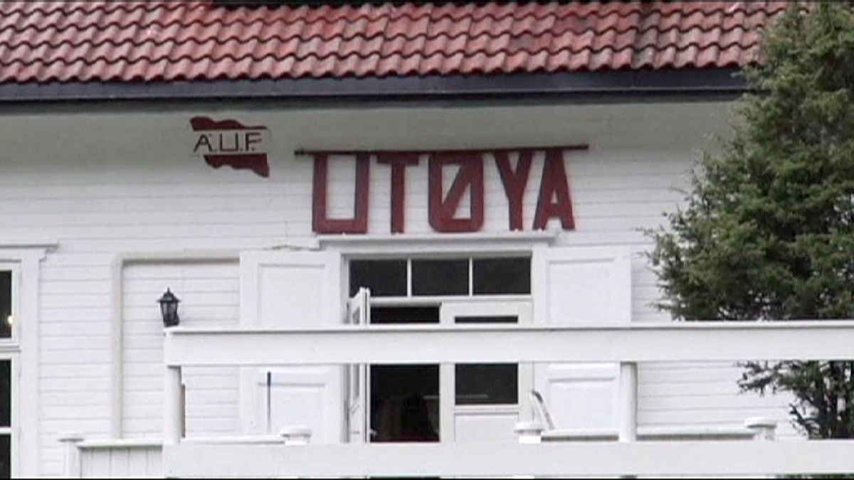 Jovens trabalhistas noruegueses regressam a Utoya quatro anos depois do massacre